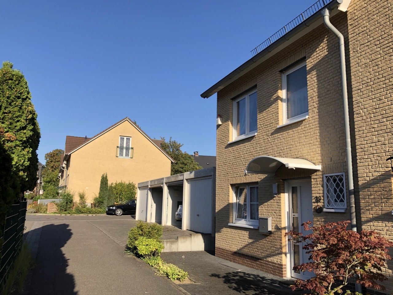 Familienfreundliches, tolles Reiheneckhaus mit Garage und Studio im Dachgeschoss