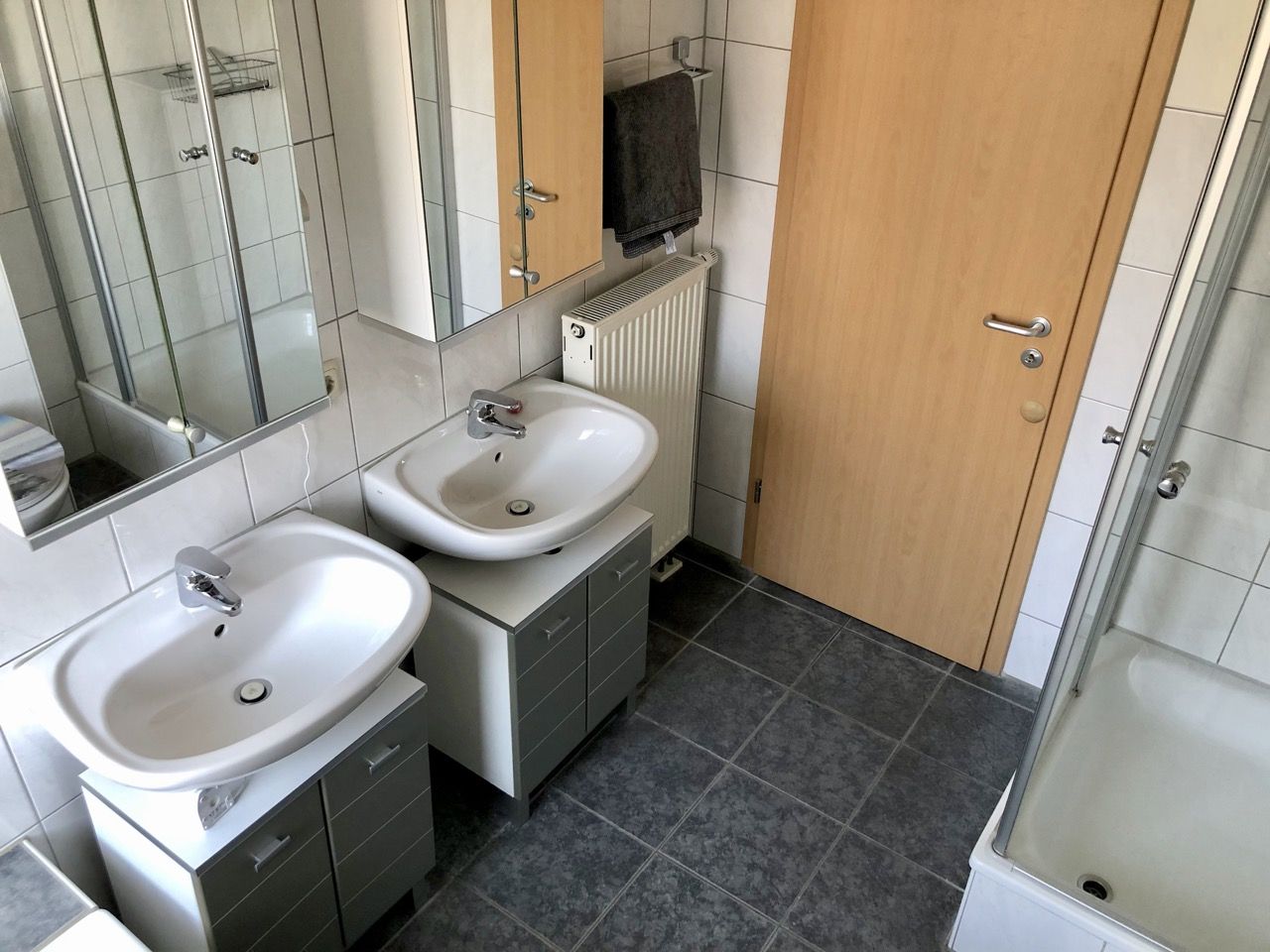 Familienfreundliches, tolles Reiheneckhaus mit Garage und Studio im Dachgeschoss