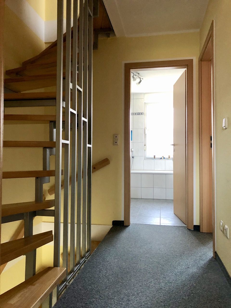 Familienfreundliches, tolles Reiheneckhaus mit Garage und Studio im Dachgeschoss