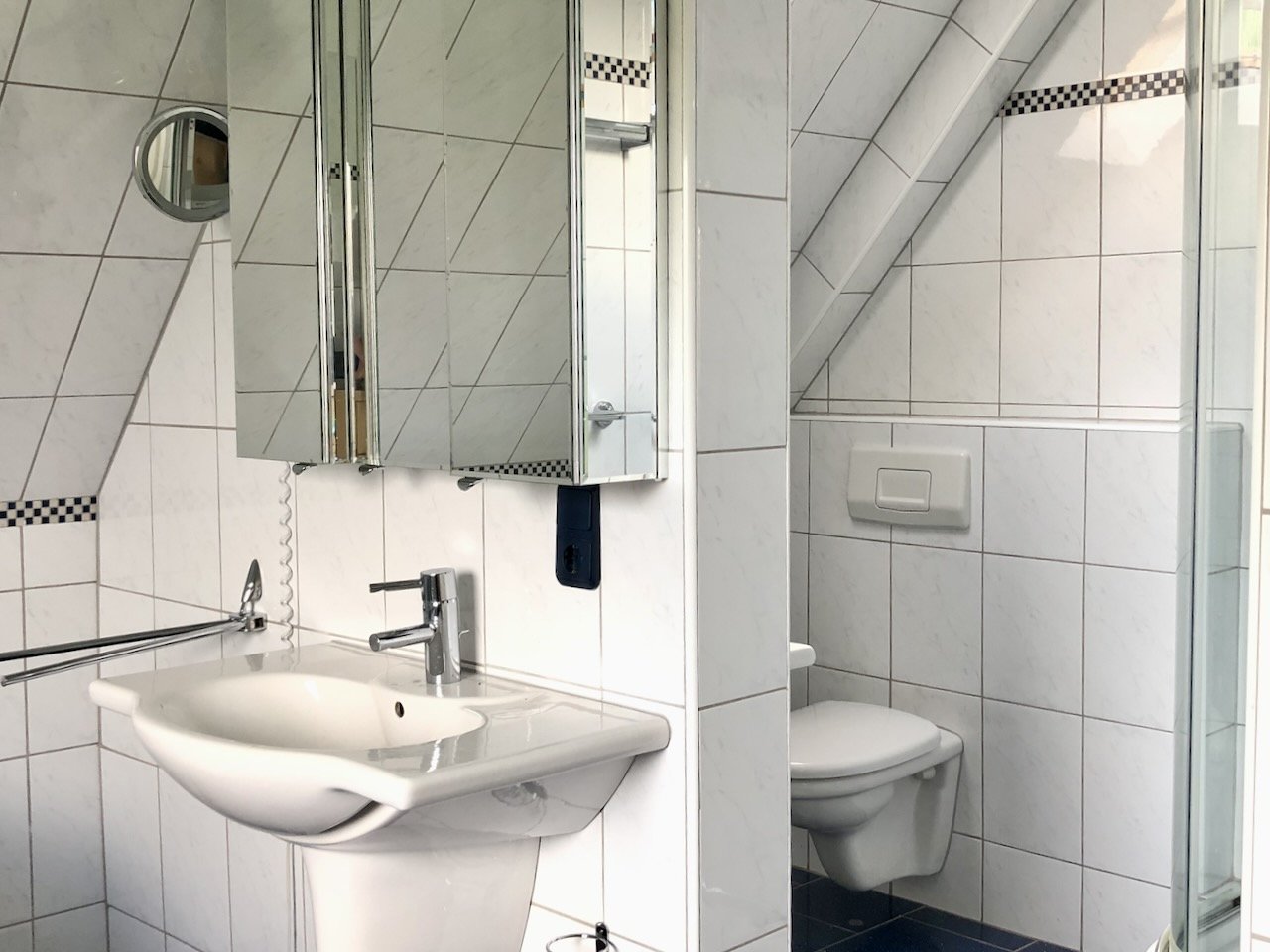 Hauptbad im Dachgeschoss Teilansicht Hauptbad im Dachgeschoss Teilansicht