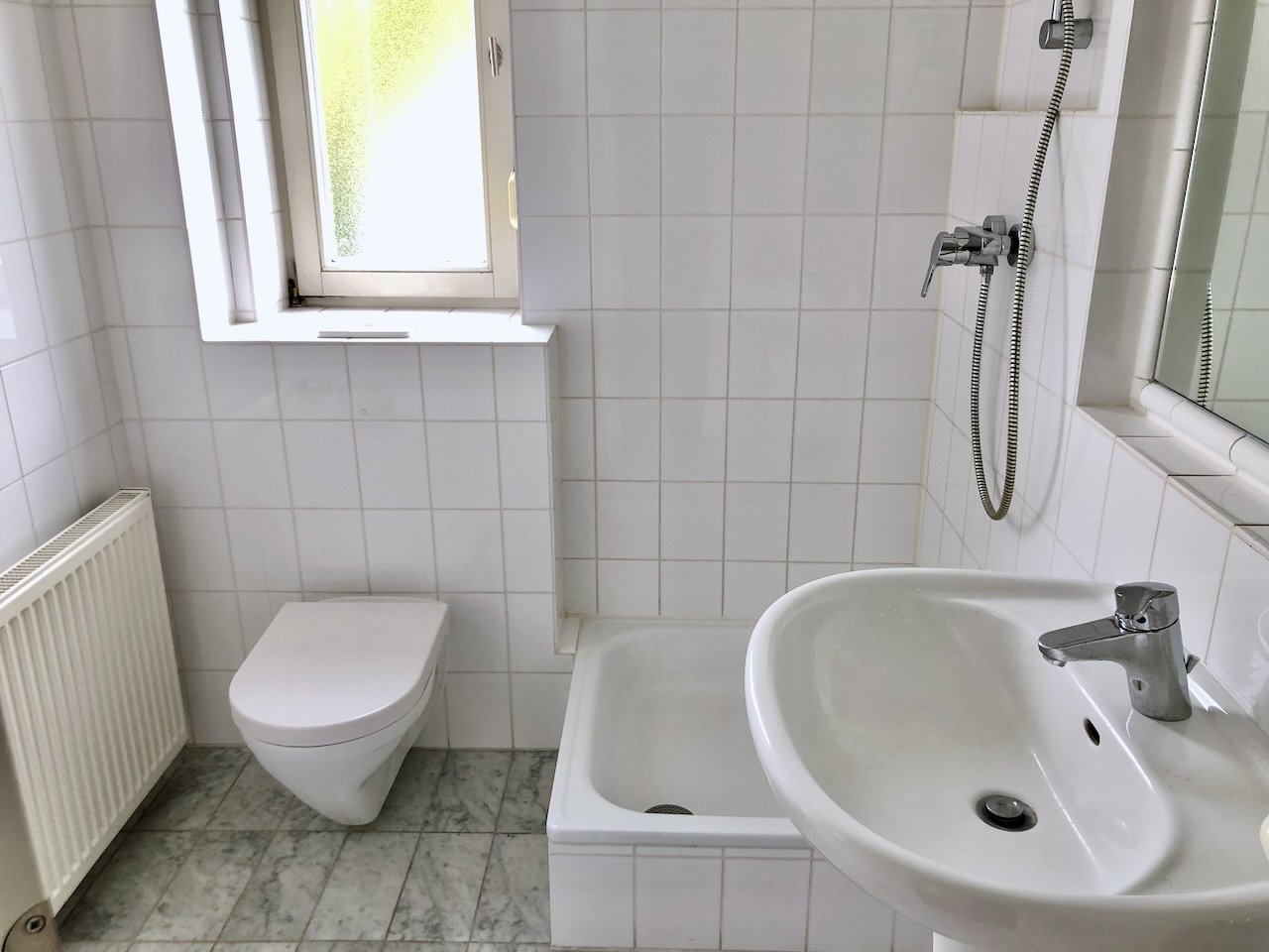 2. Bad mit Dusche im DG